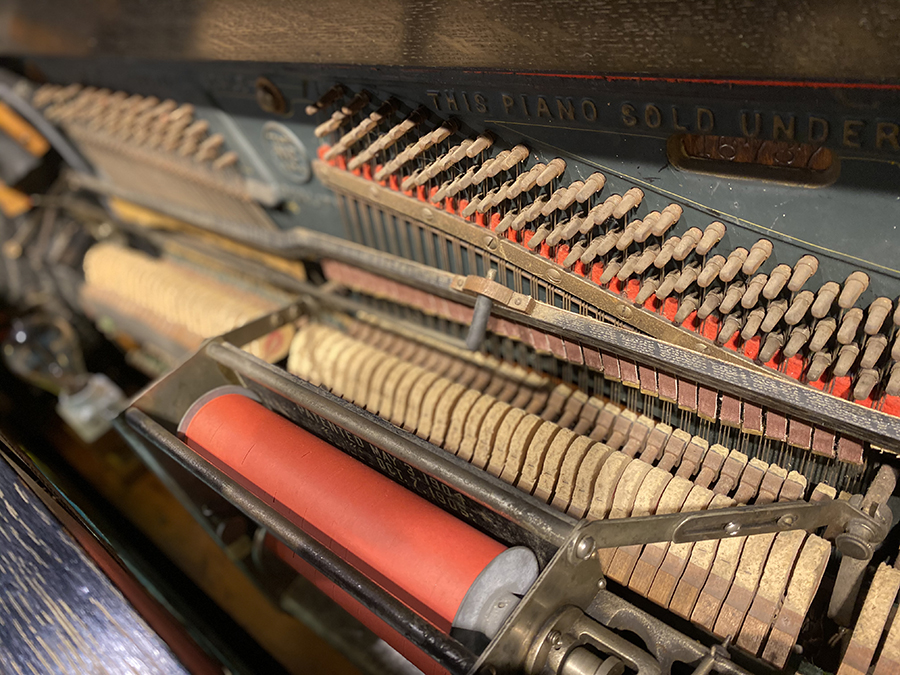 Close up of the inside of the Wurlitzer Nickelodeon Player Piano.