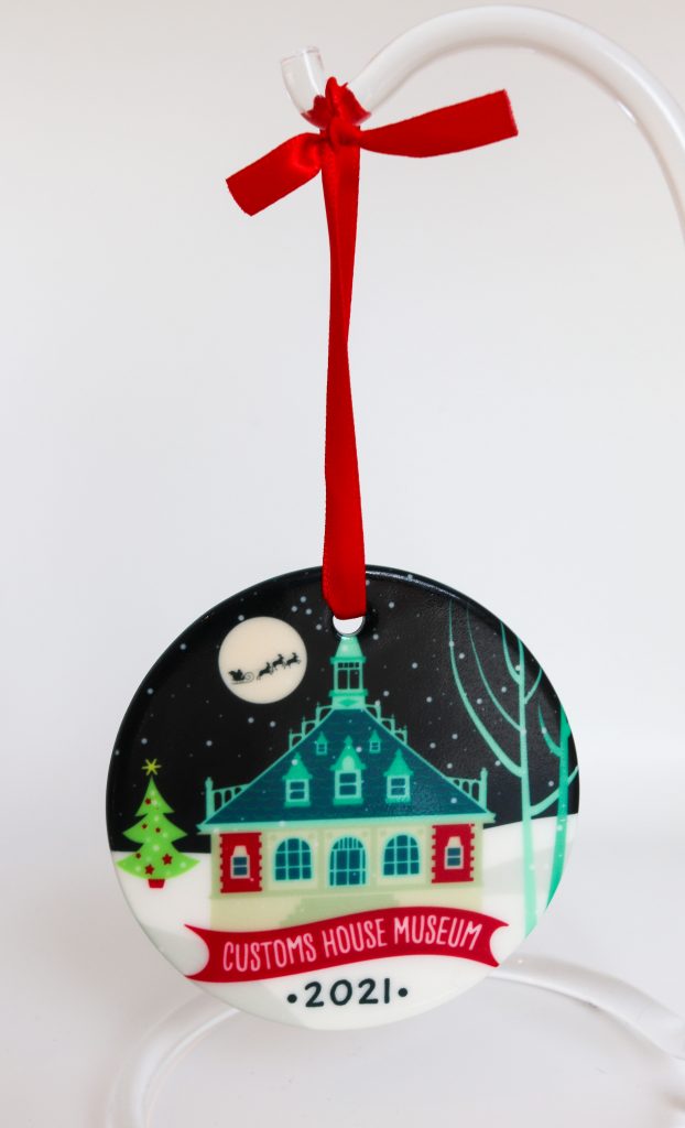 The Customs House Museum depicted on a glass ornament